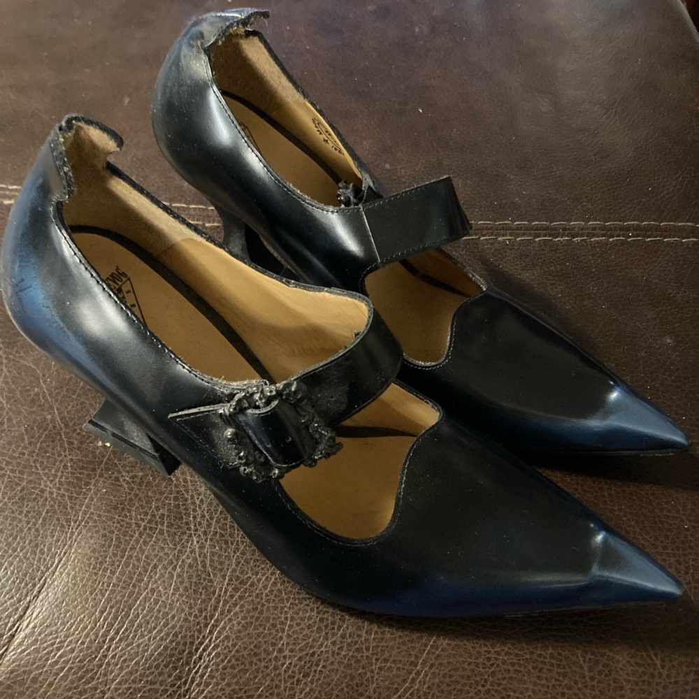 Size 8 1/2  navy blue . Never worn. Buckles have amazing skull details